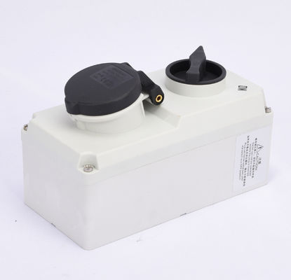 Ổ cắm chuyển mạch nguồn công nghiệp IP44 32A ba pha với khóa liên động cơ học